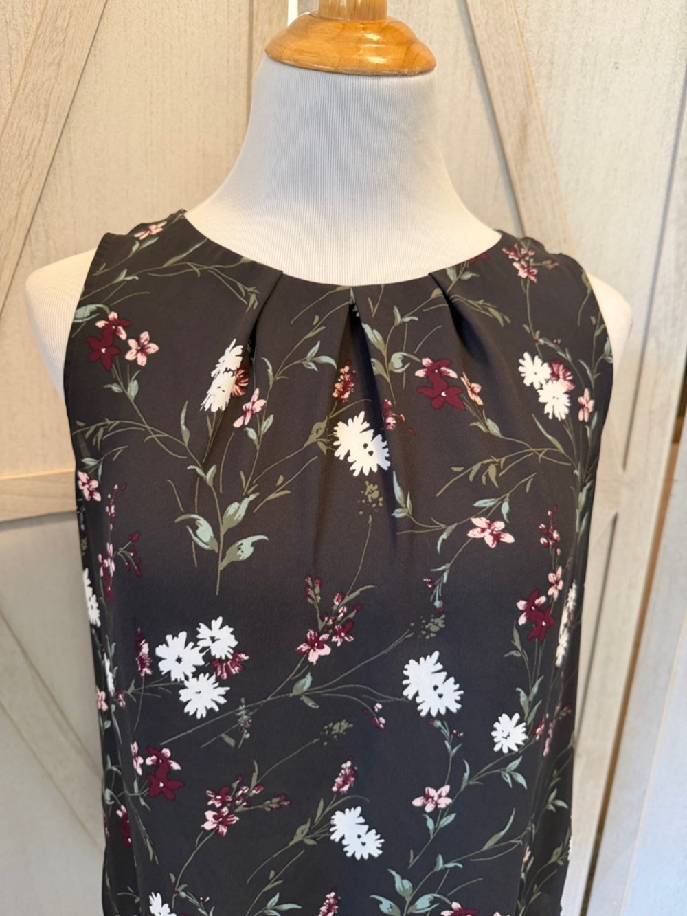 LOFT Floral Shell Top - Small - Picture 4 of 16